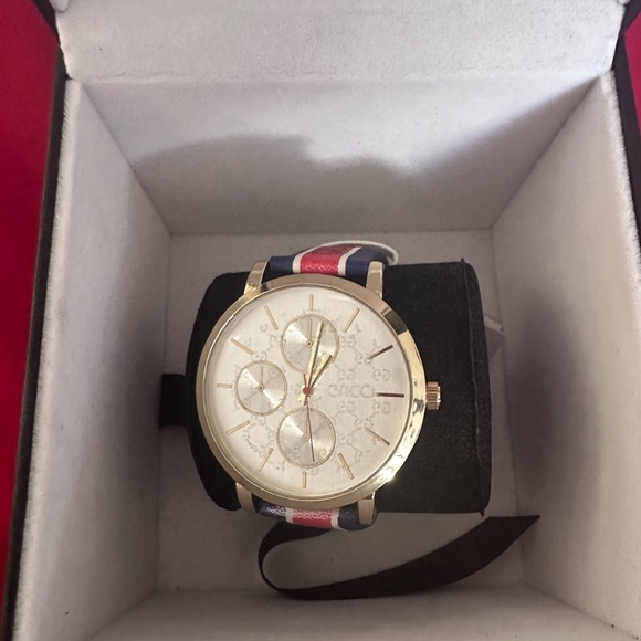 GUCCI G-Timeless Dial blue,red and white  Strap new - Picture 16 of 17